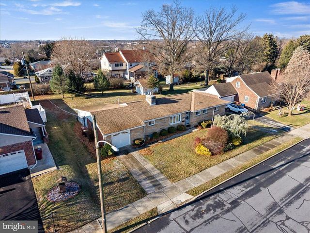 1240 RIDGE AVE, Whitehall, PA 18052