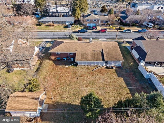 1240 RIDGE AVE, Whitehall, PA 18052