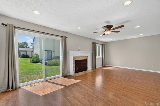 2824 Roundtree Drive, Troy, MI 48083