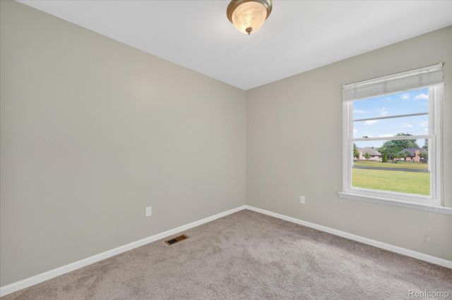 2824 Roundtree Drive, Troy, MI 48083