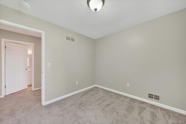 2824 Roundtree Drive, Troy, MI 48083
