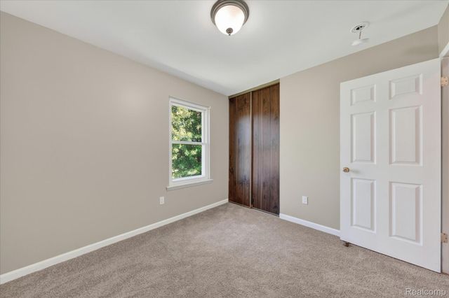 2824 Roundtree Drive, Troy, MI 48083