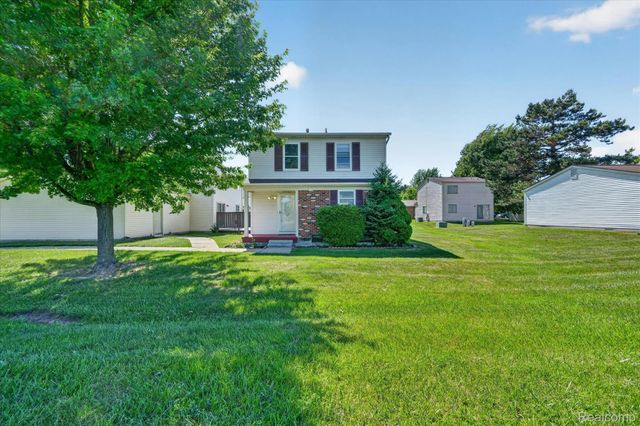 2824 Roundtree Drive, Troy, MI 48083