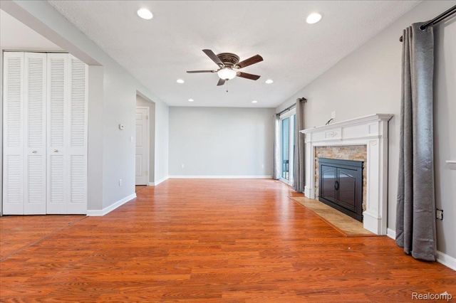 2824 Roundtree Drive, Troy, MI 48083