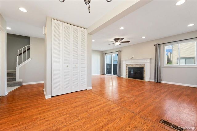 2824 Roundtree Drive, Troy, MI 48083