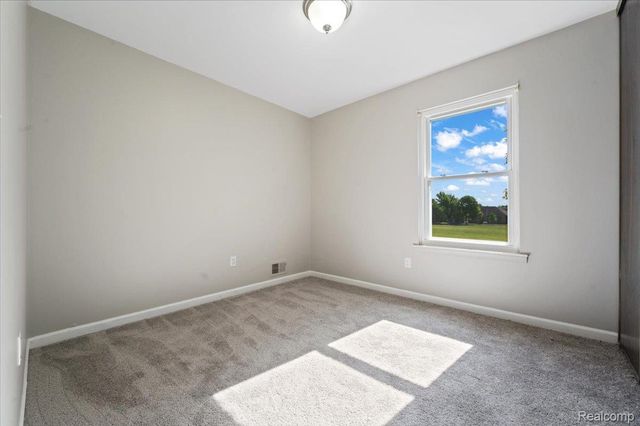 2824 Roundtree Drive, Troy, MI 48083