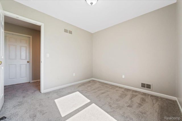 2824 Roundtree Drive, Troy, MI 48083