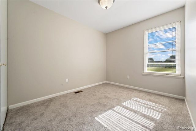 2824 Roundtree Drive, Troy, MI 48083
