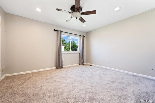 2824 Roundtree Drive, Troy, MI 48083