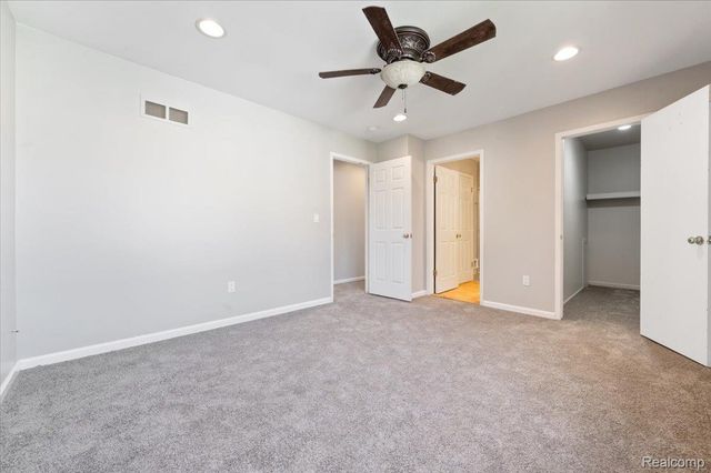 2824 Roundtree Drive, Troy, MI 48083