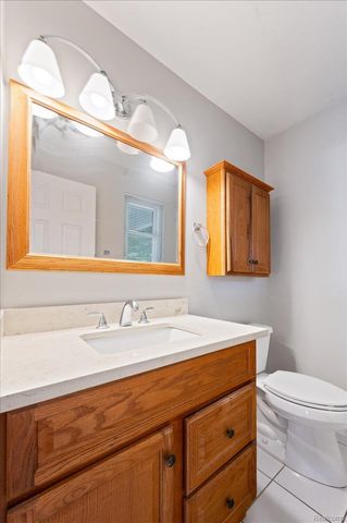 2824 Roundtree Drive, Troy, MI 48083