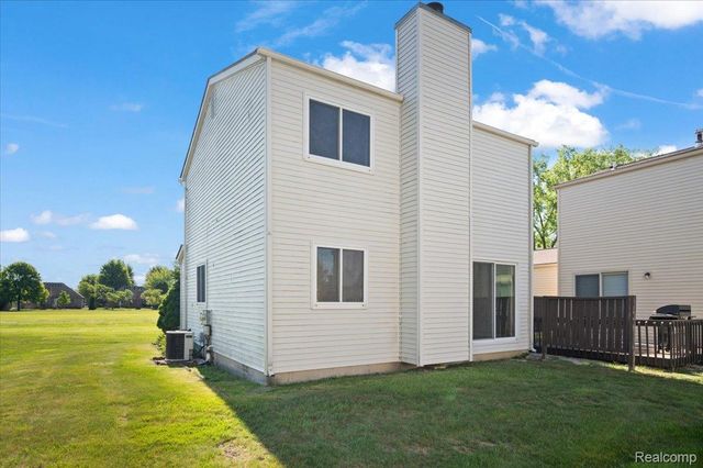 2824 Roundtree Drive, Troy, MI 48083