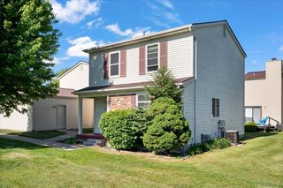 2824 Roundtree Drive, Troy, MI 48083