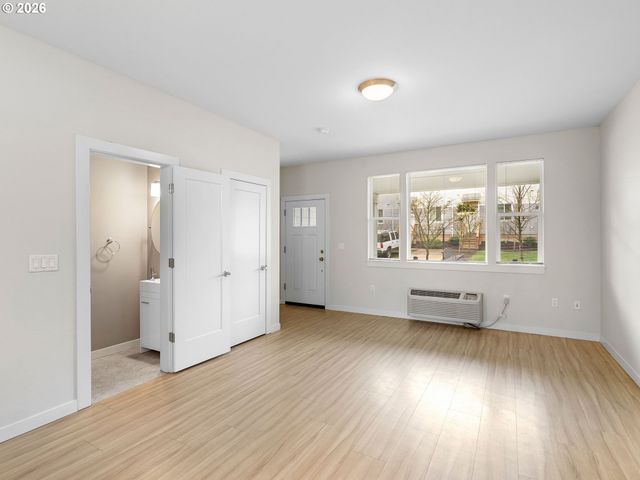 10845 E BURNSIDE St, Portland, OR 97216