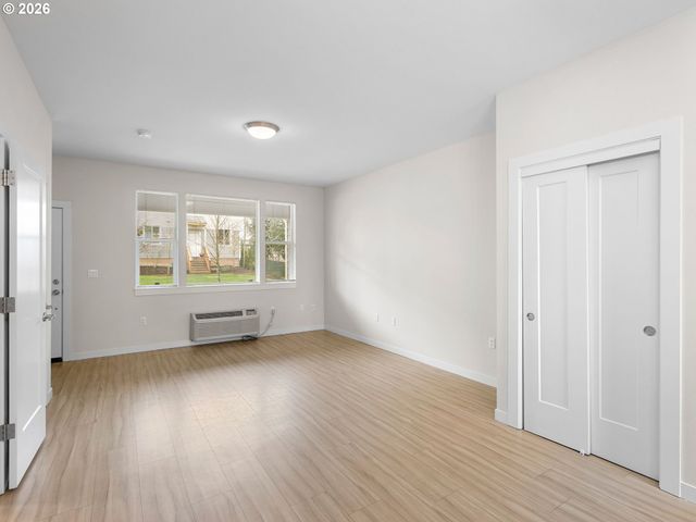 10845 E BURNSIDE St, Portland, OR 97216
