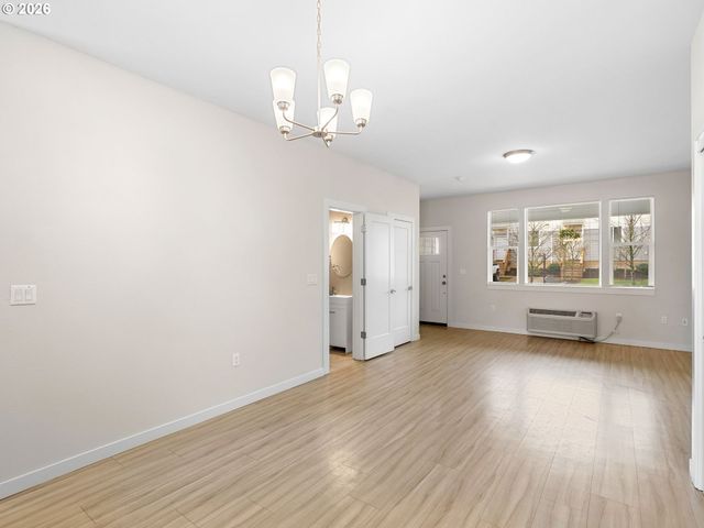 10845 E BURNSIDE St, Portland, OR 97216
