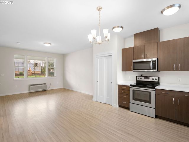 10845 E BURNSIDE St, Portland, OR 97216
