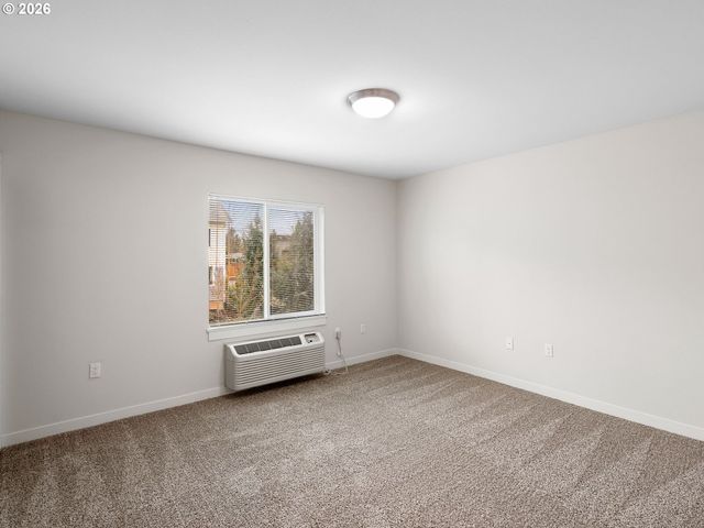 10845 E BURNSIDE St, Portland, OR 97216