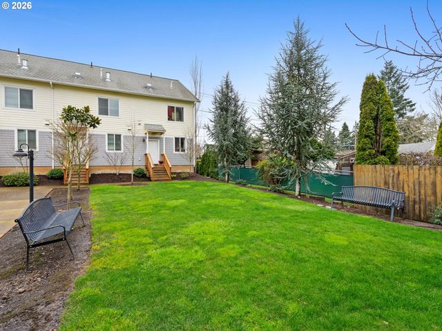 10845 E BURNSIDE St, Portland, OR 97216