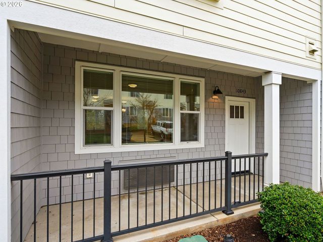 10845 E BURNSIDE St, Portland, OR 97216
