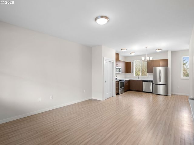 10845 E BURNSIDE St, Portland, OR 97216