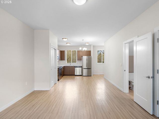 10845 E BURNSIDE St, Portland, OR 97216