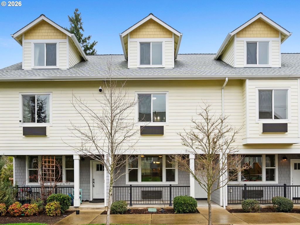 10845 E BURNSIDE St, Portland, OR 97216