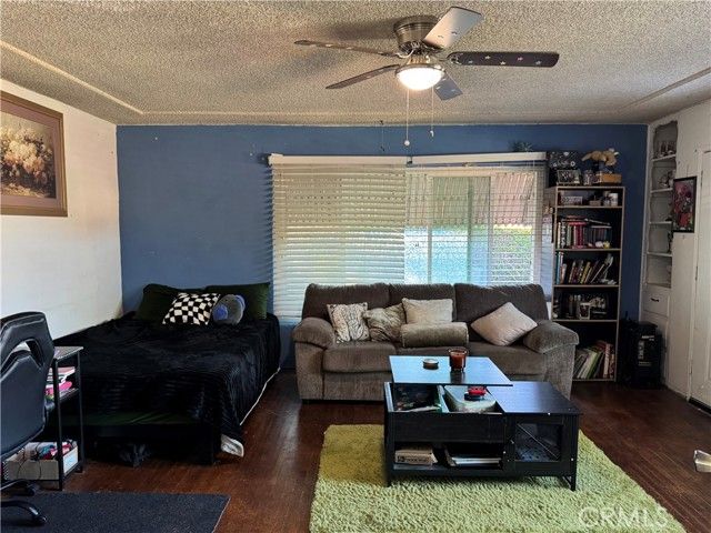 10406 San Carlos, South Gate, CA 90280