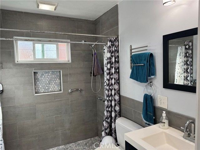 10406 San Carlos, South Gate, CA 90280