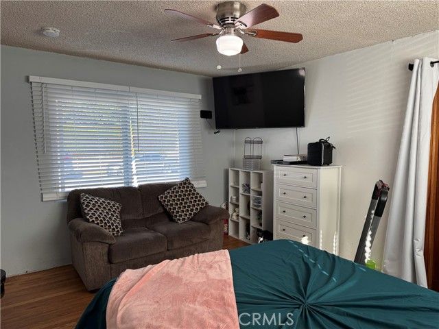 10406 San Carlos, South Gate, CA 90280