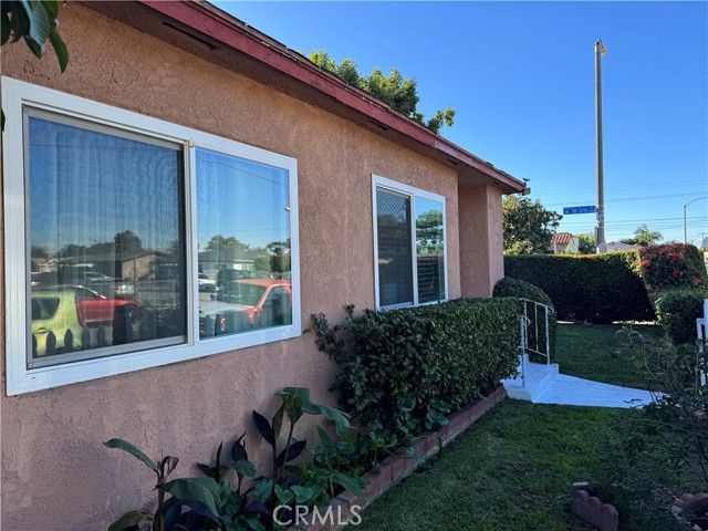 10406 San Carlos, South Gate, CA 90280
