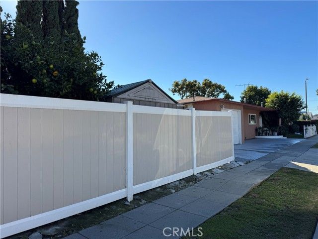 10406 San Carlos, South Gate, CA 90280