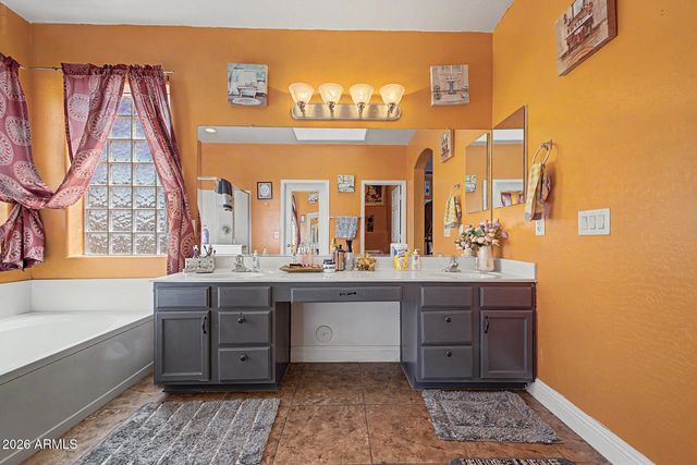 4507 W DONNER Drive, Laveen, AZ 85339