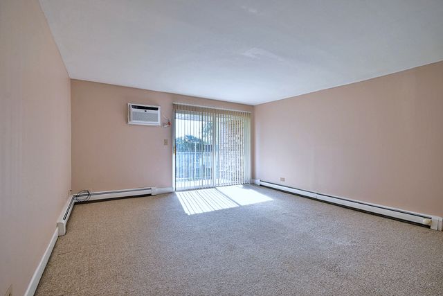 850 S Lorraine Road S 3E, Wheaton, IL 60189