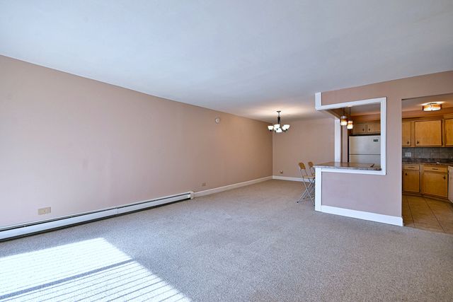 850 S Lorraine Road S 3E, Wheaton, IL 60189