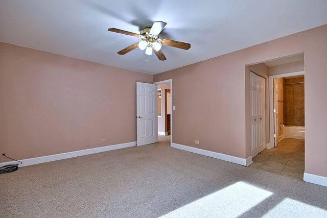 850 S Lorraine Road S 3E, Wheaton, IL 60189