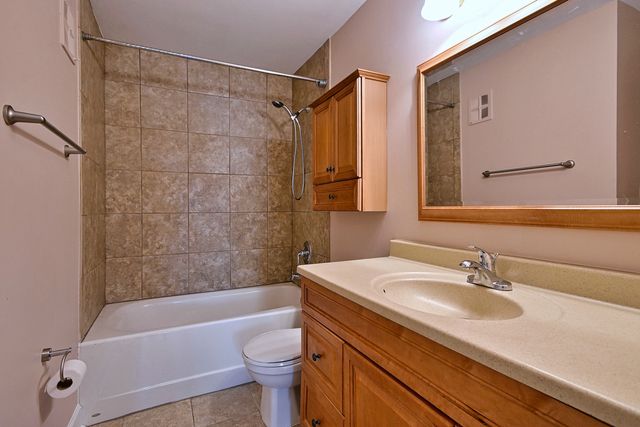 850 S Lorraine Road S 3E, Wheaton, IL 60189