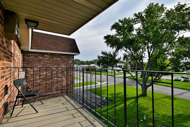 850 S Lorraine Road S 3E, Wheaton, IL 60189