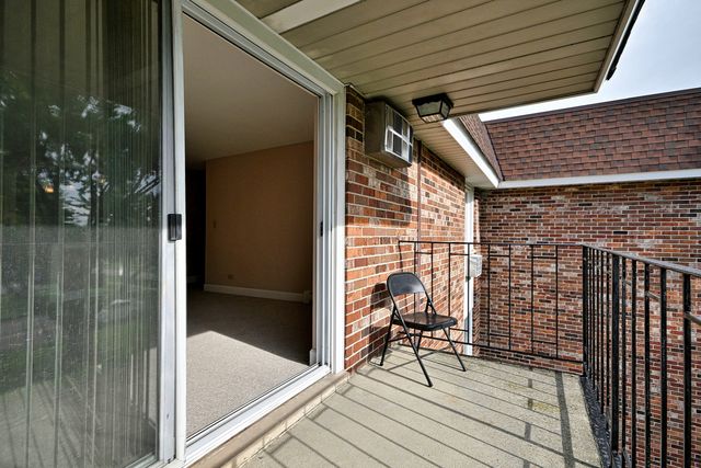 850 S Lorraine Road S 3E, Wheaton, IL 60189