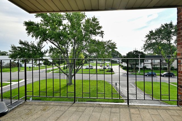 850 S Lorraine Road S 3E, Wheaton, IL 60189