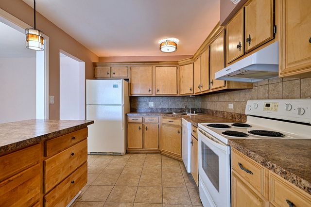850 S Lorraine Road S 3E, Wheaton, IL 60189