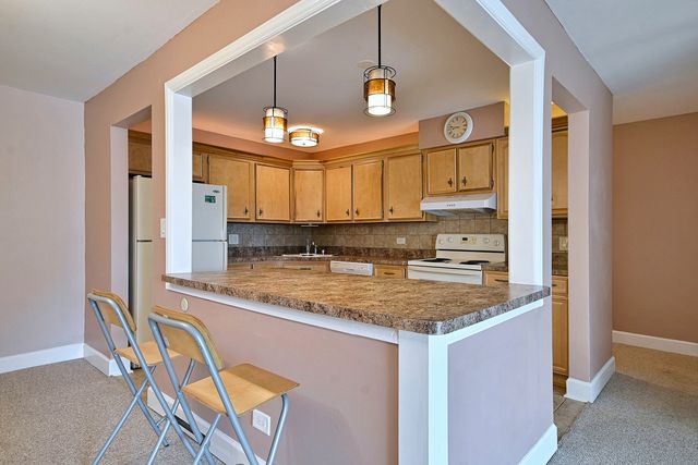 850 S Lorraine Road S 3E, Wheaton, IL 60189