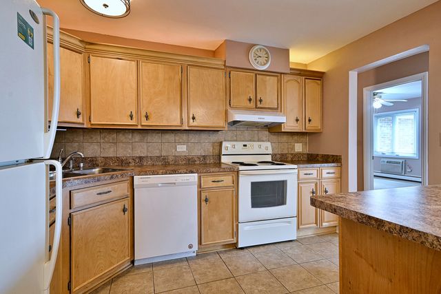 850 S Lorraine Road S 3E, Wheaton, IL 60189