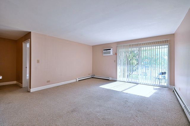 850 S Lorraine Road S 3E, Wheaton, IL 60189