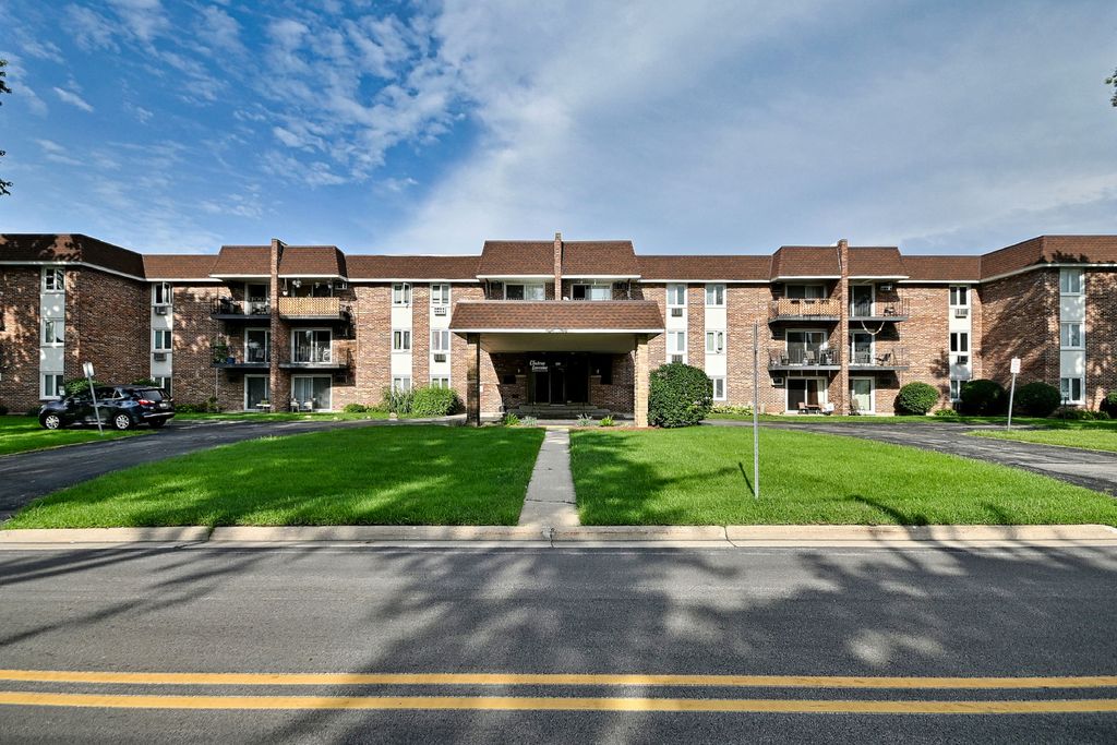 850 S Lorraine Road S 3E, Wheaton, IL 60189