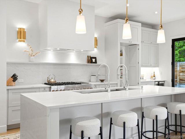 2900 S Madison Street, Denver, CO 80210