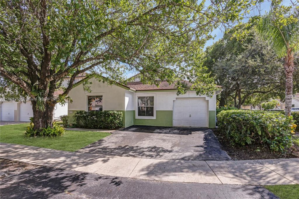 20774 NW 3rd Ct, Pembroke Pines, FL 33029
