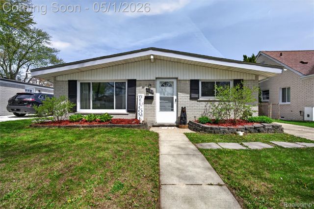 22813 Detour Street, St. Clair Shores, MI 48082