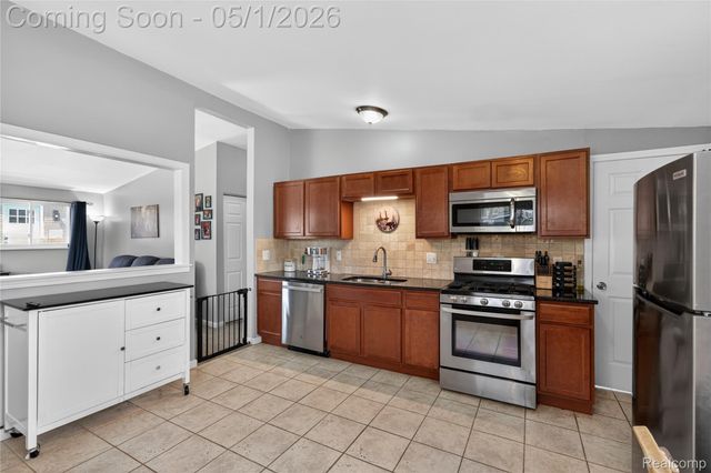 22813 Detour Street, St. Clair Shores, MI 48082