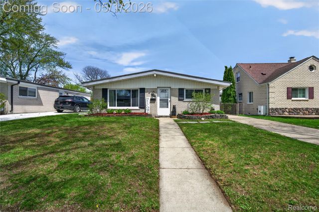 22813 Detour Street, St. Clair Shores, MI 48082